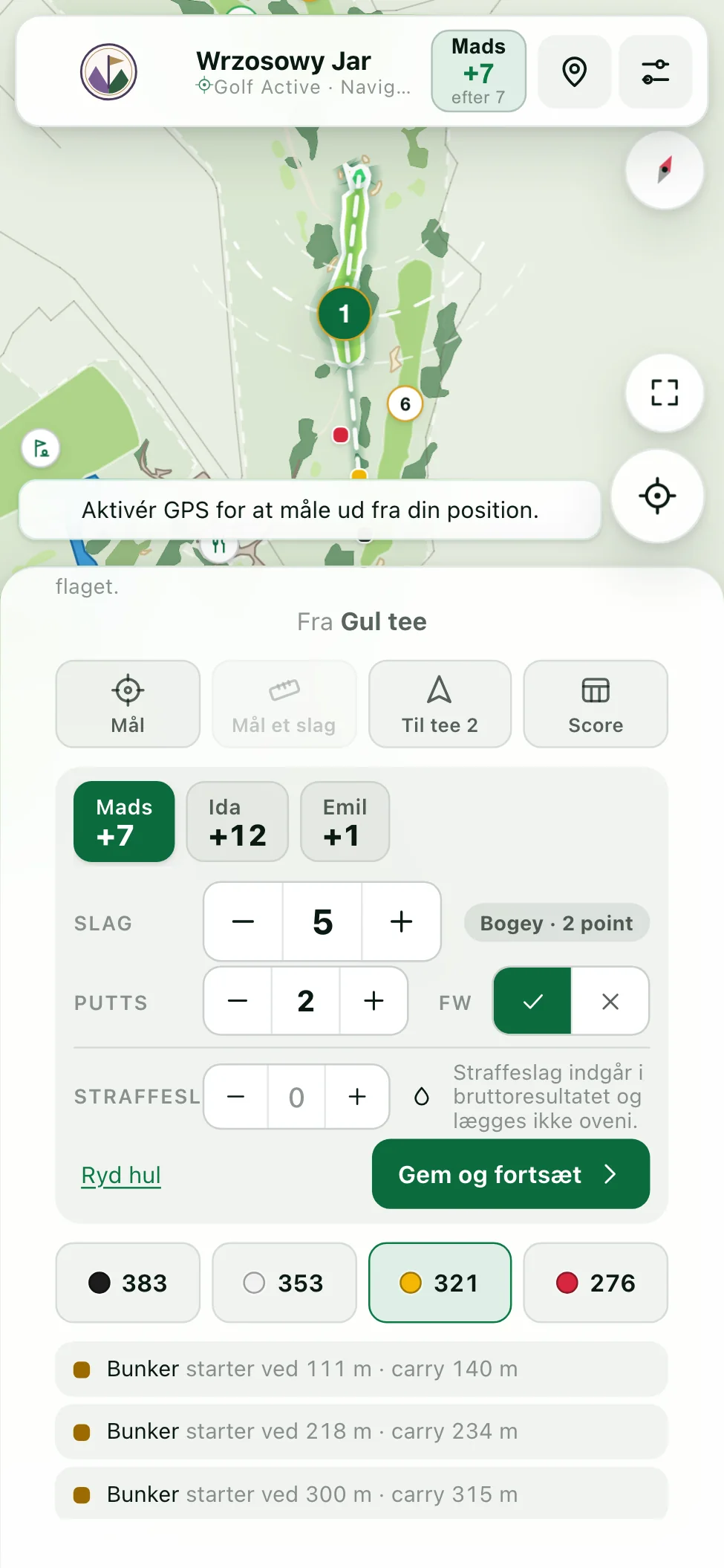 Scorekort til fire spillere: fanebladslinje med navne og resultat til par over scoreindtastningen