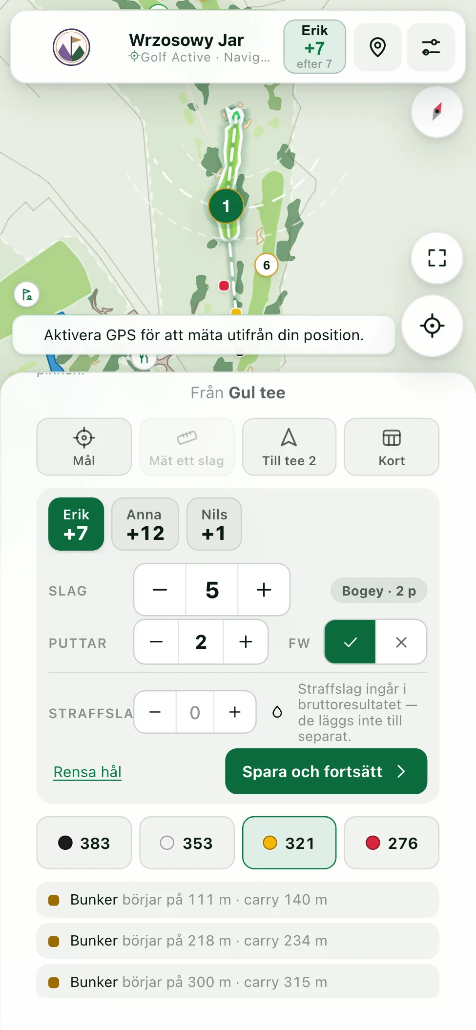 Rundans scorekort för fyra spelare: flikrad med namn och resultat mot par ovanför resultatinmatningen